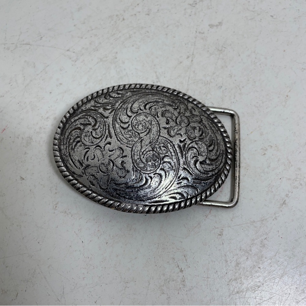 Vintage Silver Toned Metal Oval Floral Embossed Western Style Belt Buckle 2x2.5”